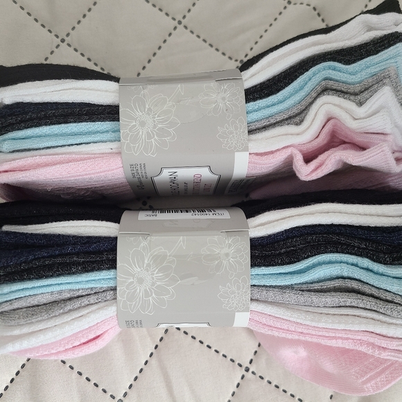 Carole Hochman Low Cut Socks - Picture 6 of 9